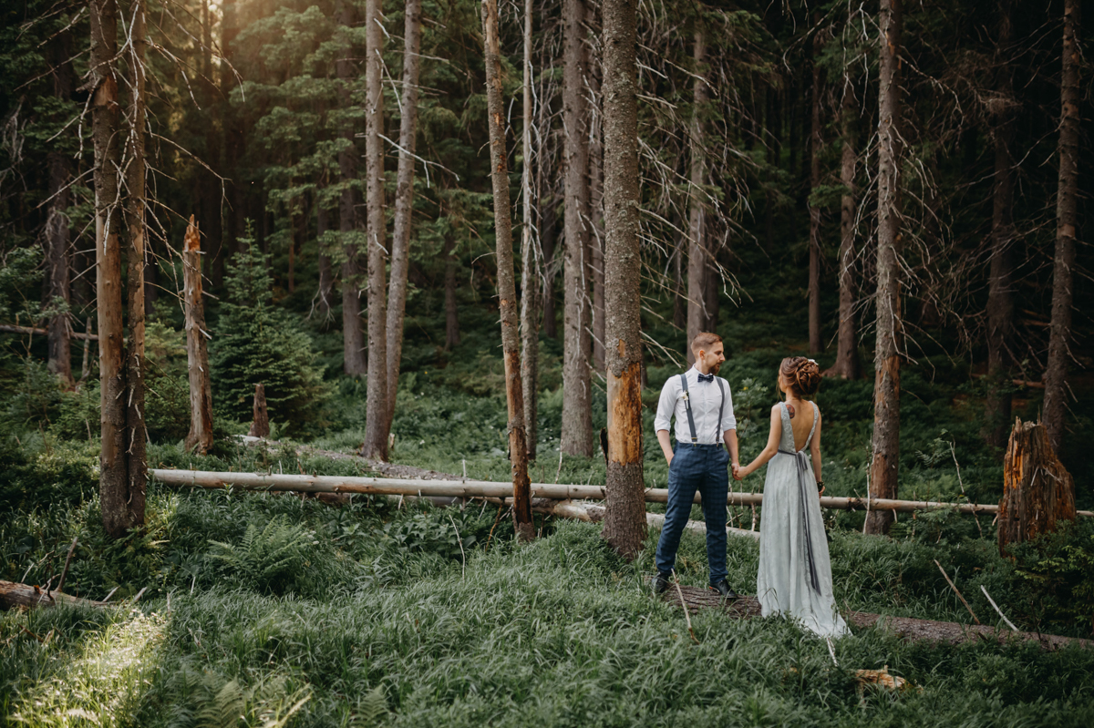 Перед тем как отправиться в лес обработайте. Свадьба в лесу. Свадебная фотосессия в Сосновом лесу. Свадебная фотосессия в лесу. Свадебная фотосессия в соснах.